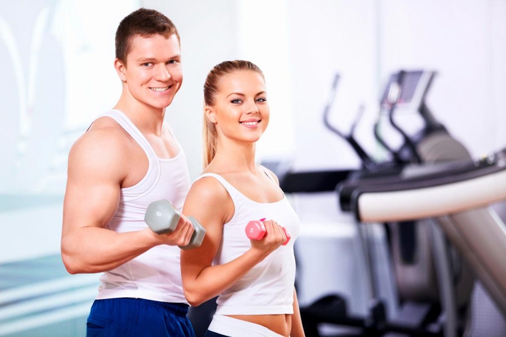 занимаются спортом